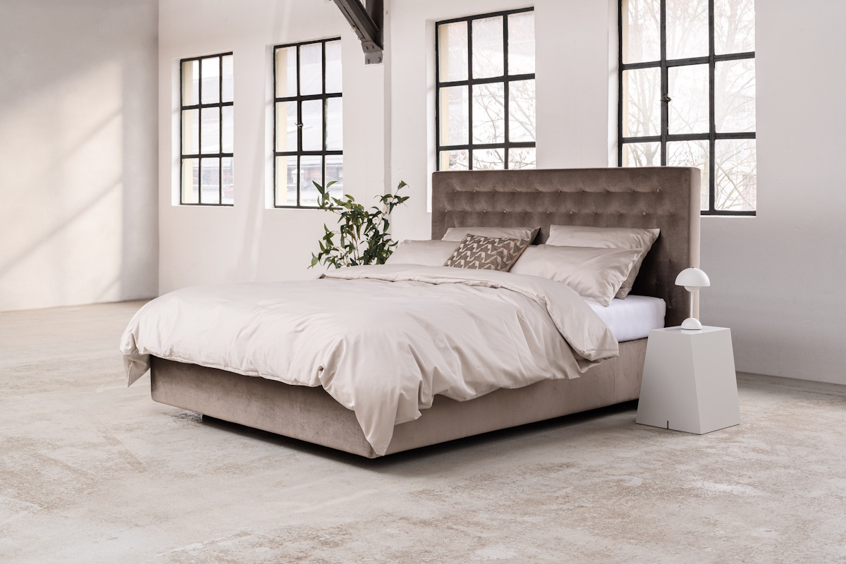 69e87b197bf2cffe6400cac9_Boxspringbett_Oxford_seitlich